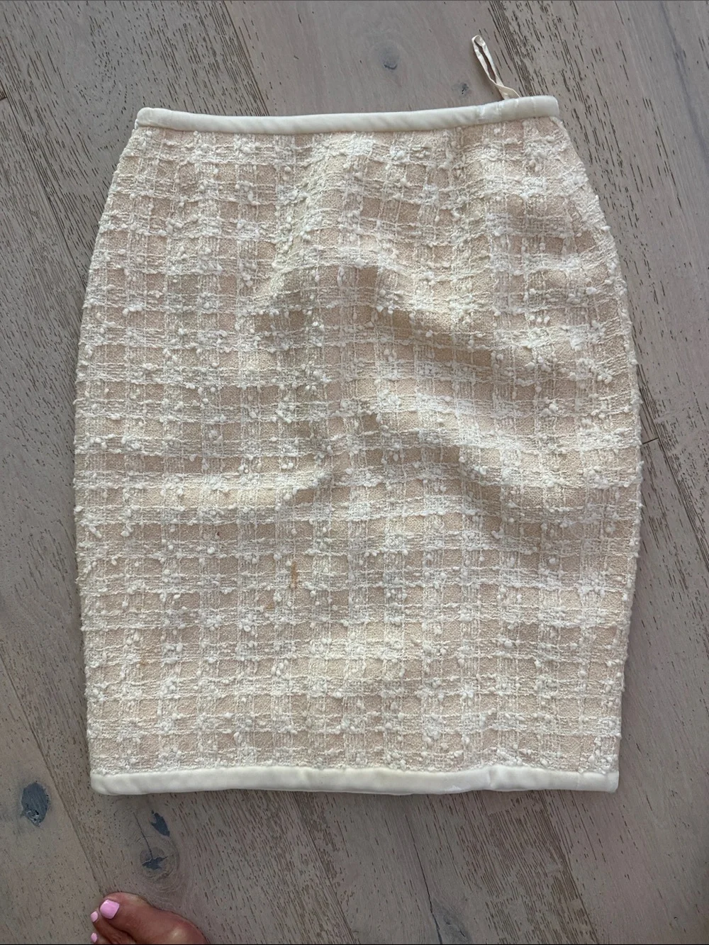 100% Authentic vintage  Chanel  Cream Tweed Pencil Skirt/ Button Detail Sz 38